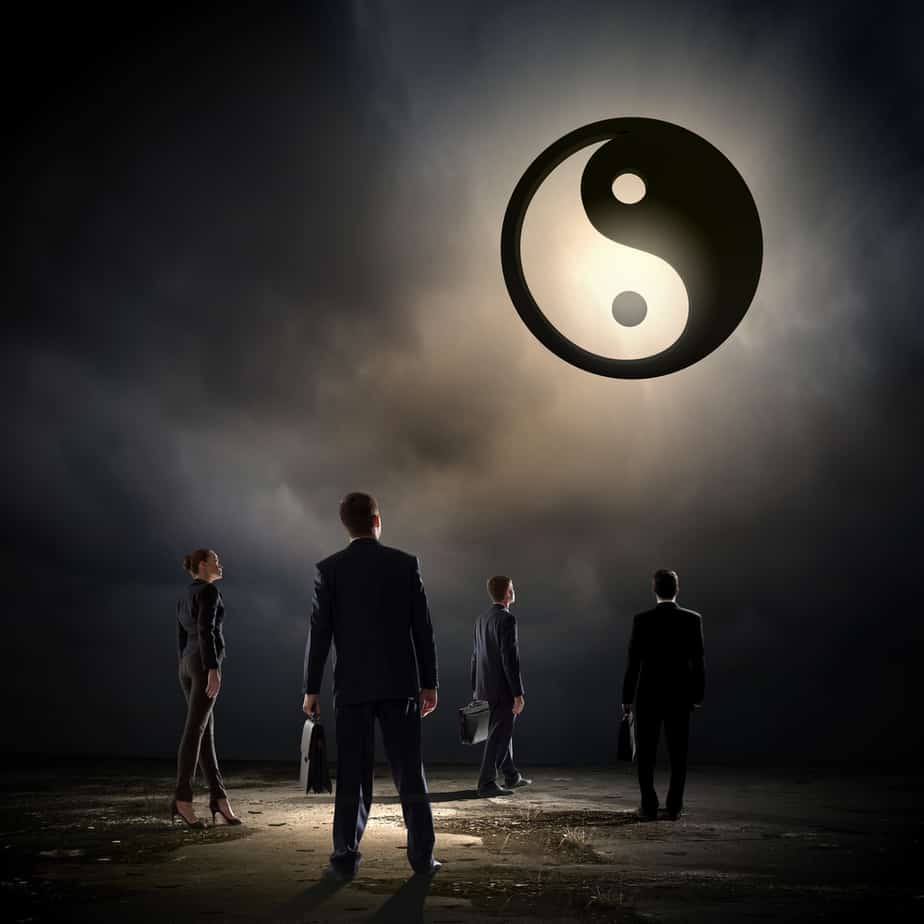 Yin und Yang Symbol mit Geschäftsleuten